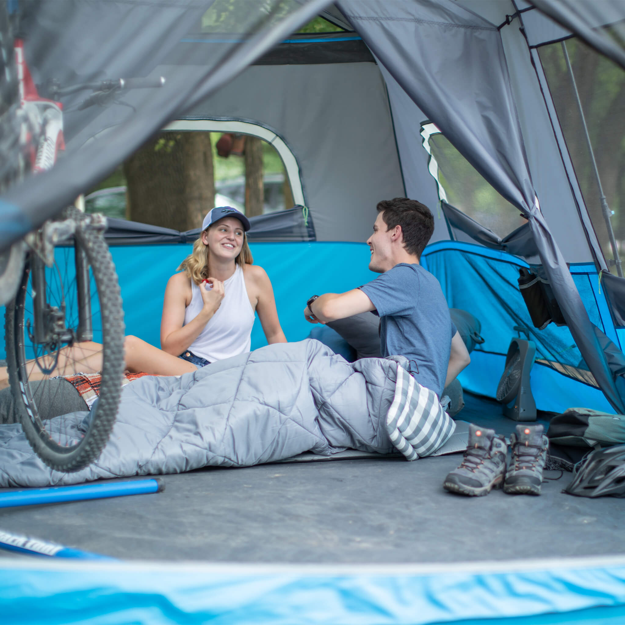 9 Person Lighted Instant Cabin Tent - Image 10